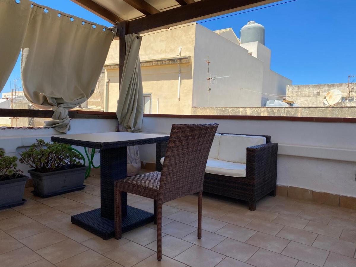 Ferienwohnung Mansarda Con Terrazzo Trapani Exterior foto